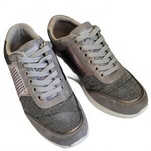 CESTFINI Womens Gray Metallic Wedge Heel Fashion Sneaker 2 in Heel